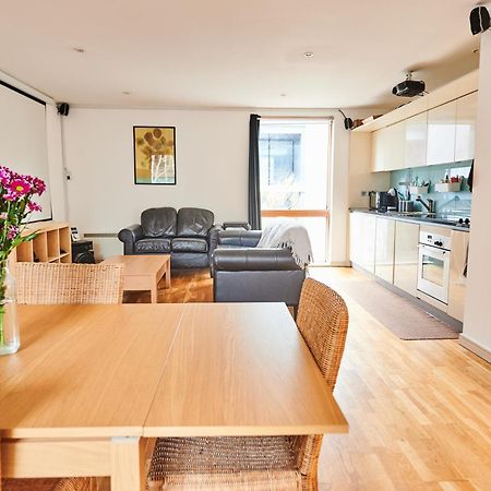 לונדון Bright 2 Bedroom Flat In Old Street With Balcony מראה חיצוני תמונה