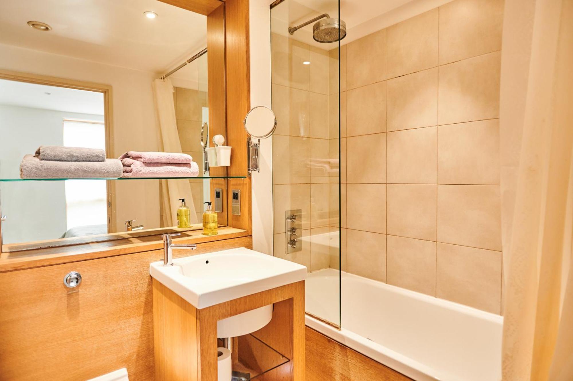 לונדון Bright 2 Bedroom Flat In Old Street With Balcony מראה חיצוני תמונה